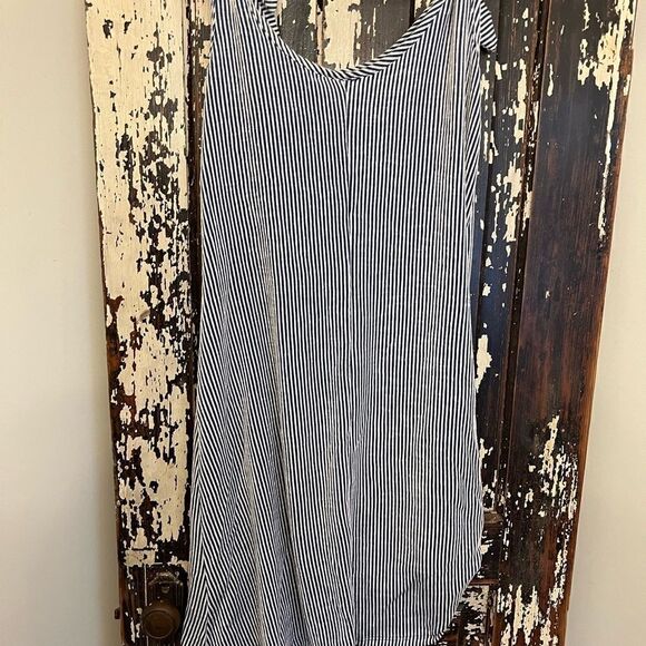 Wandering Dreams size Small bottom knot dress. - Picture 2 of 9